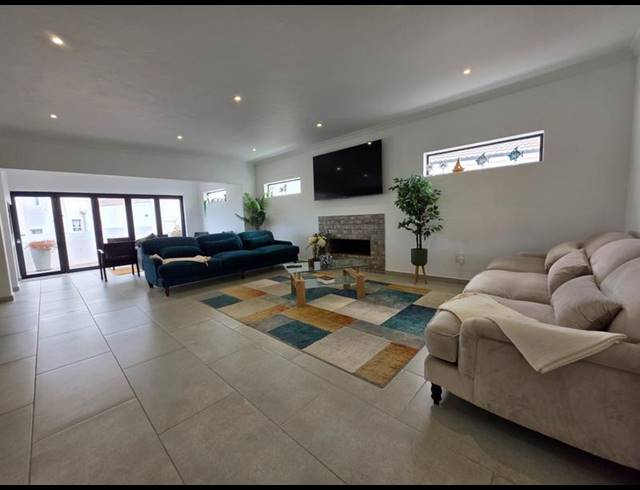 4 BEDROOM HOUSE FOR SALE IN SHELLEY POINT